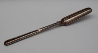 A Victorian silver Kings pattern double ended marrow scoop, London, 1846, Benoni Stephens,