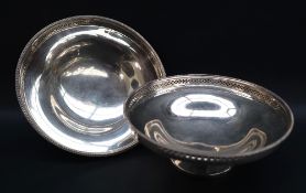 A pair of George V silver pedestal bon bon dishes of circular form with a pierced rim on a