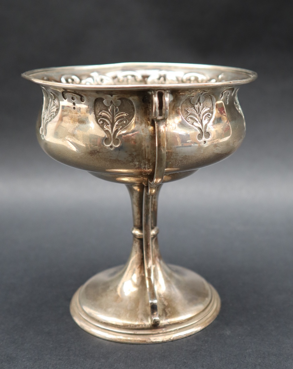 A George V Art Nouveau inspired pedestal dish of circular form decorated with leaves on a spreading - Image 3 of 4