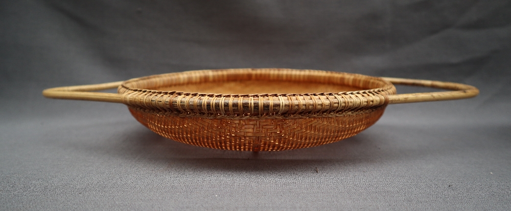 A Chinese rice pot and cover with turtle handle of basket weave form together with a wicker sieve - Image 7 of 7