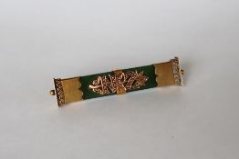 A 15ct gold Nephrite Jade New Zealand bar brooch, with gold terminals,