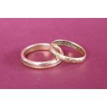 Two 18ct yellow gold wedding bands size O and L, approximately 7.