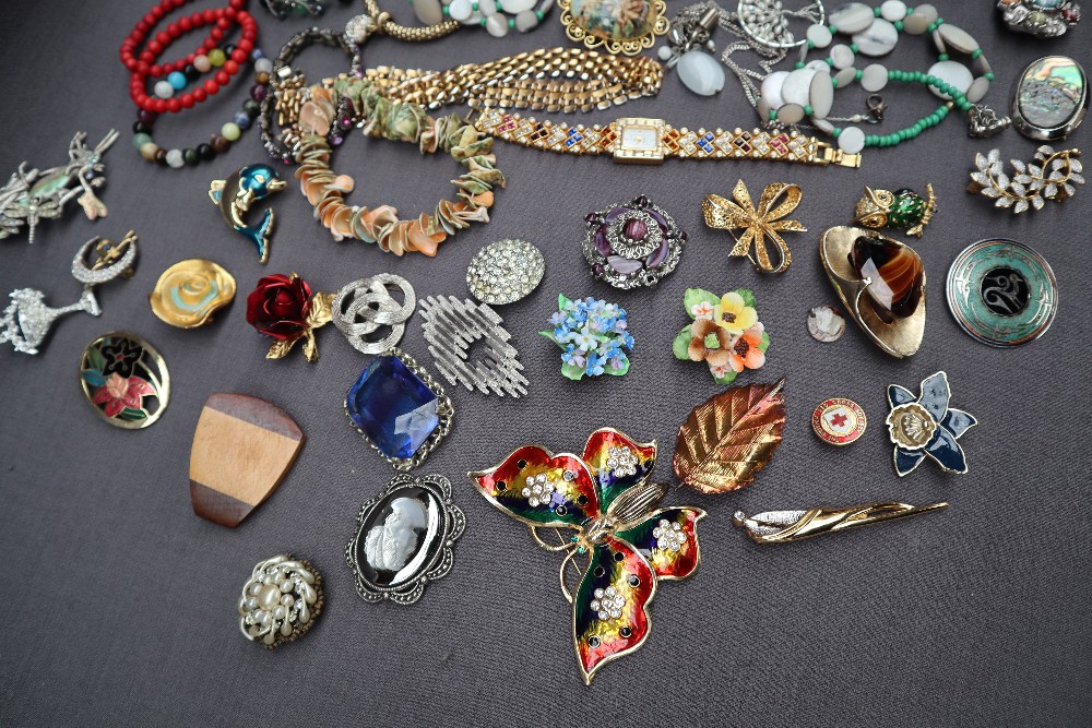 Assorted costume jewellery including brooches, pendants, necklaces, - Image 5 of 5