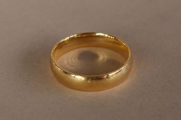 An 18ct yellow gold wedding band, size N,