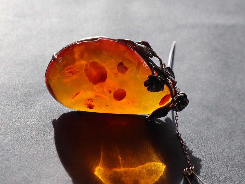 An amber necklace together with an amber pendant, a pair of amber earrings, - Image 4 of 6