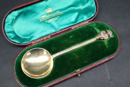 An Edward VII James Usher Lincoln Imp terminal silver gilt spoon, Sheffield, 1901, 14cm long,