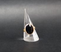 A 9ct yellow gold signet ring with an oval onyx panel, size L 1/2, approximately 4.