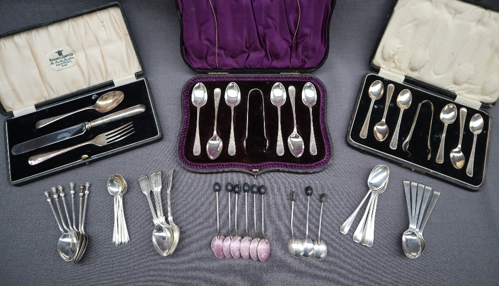 A cased set of six Victorian bright cut silver tea spoons and sugar nips set, Sheffield, 1896,
