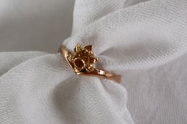 A Clogau 9ct yellow gold daffodil ring, size R 1/2,