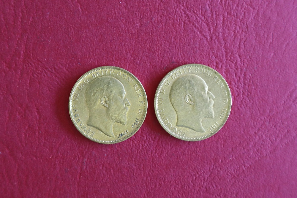 Two Edward VII gold sovereigns, dated 1907,