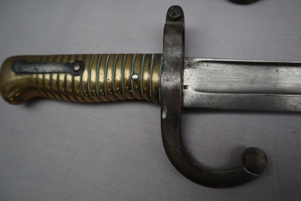 A French 1864 sabre bayonet and scabbard together with a Japanese Arisaka 1897 pattern bayonet and - Image 10 of 12