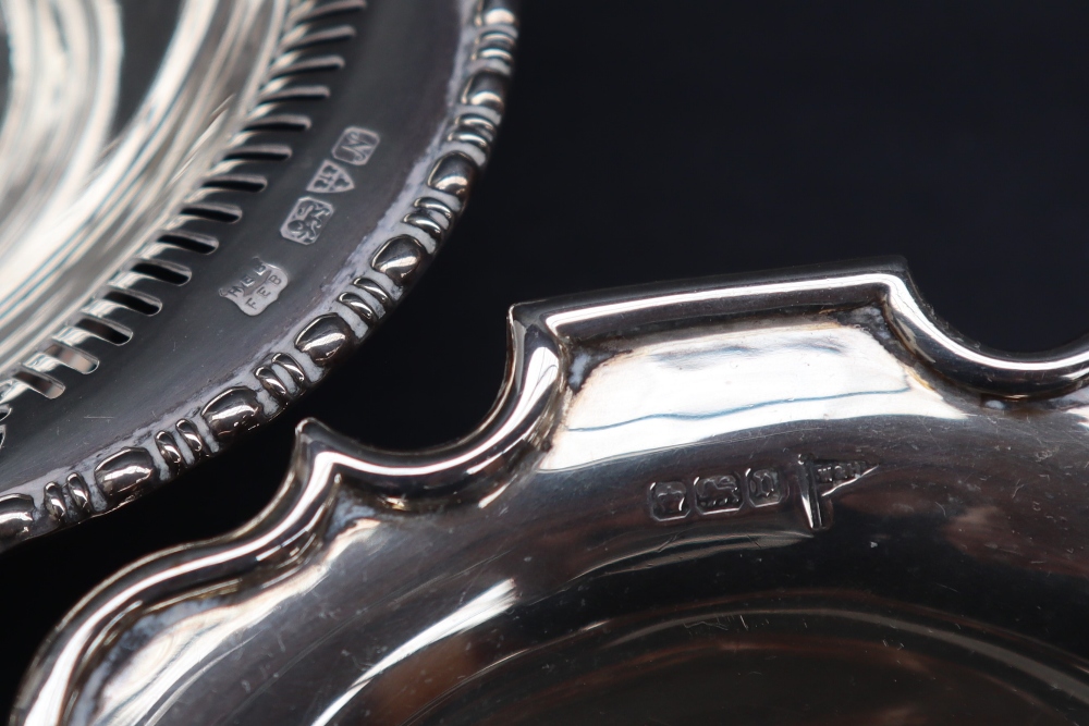 An Edwardian silver swing handled pierced basket, Birmingham, - Image 5 of 5