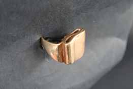A 9ct gold ring with fold over panelled top, size P,
