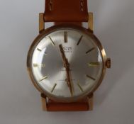 A gentleman's 9ct gold Uno wristwatch with a silvered dial and batons on a leather strap