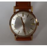 A gentleman's 9ct gold Uno wristwatch with a silvered dial and batons on a leather strap