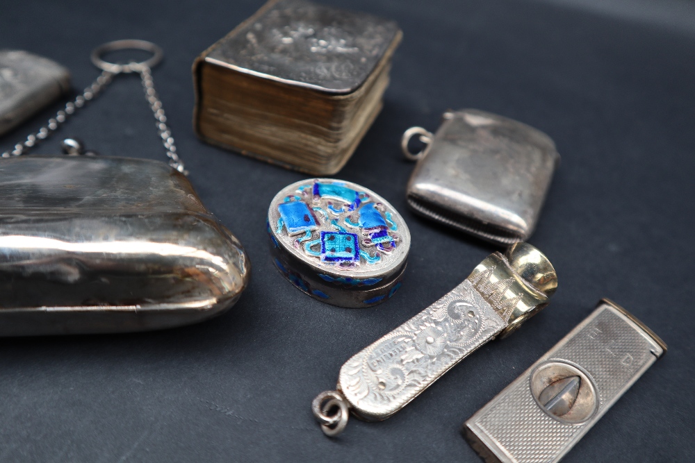 An Elizabeth II cigar cutter together with a Sterling Silver cigar cutter, silver purse, - Image 2 of 2