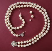 A double strand pearl necklace,
