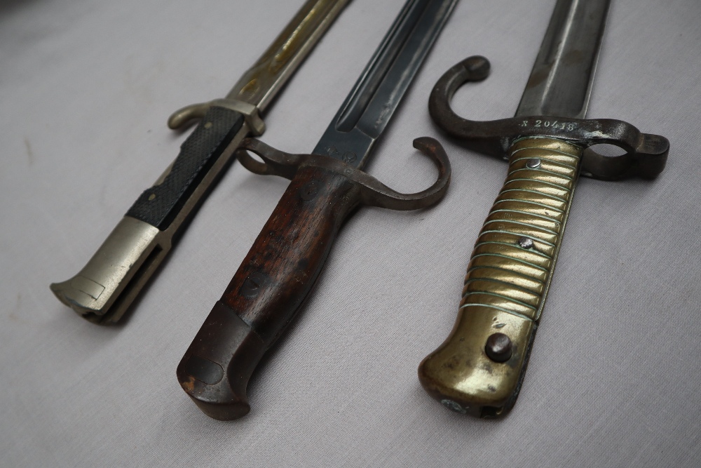 A French 1864 sabre bayonet and scabbard together with a Japanese Arisaka 1897 pattern bayonet and - Image 12 of 12