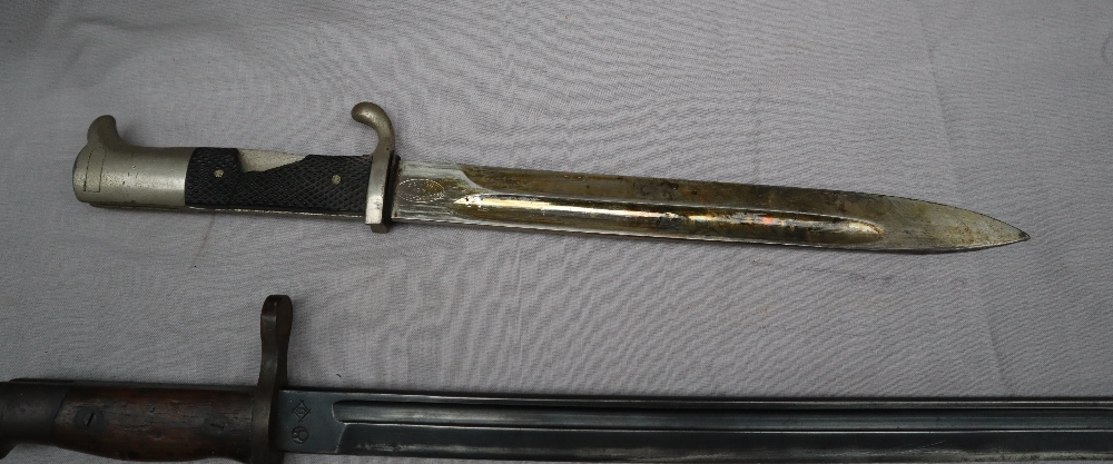A French 1864 sabre bayonet and scabbard together with a Japanese Arisaka 1897 pattern bayonet and - Image 6 of 12