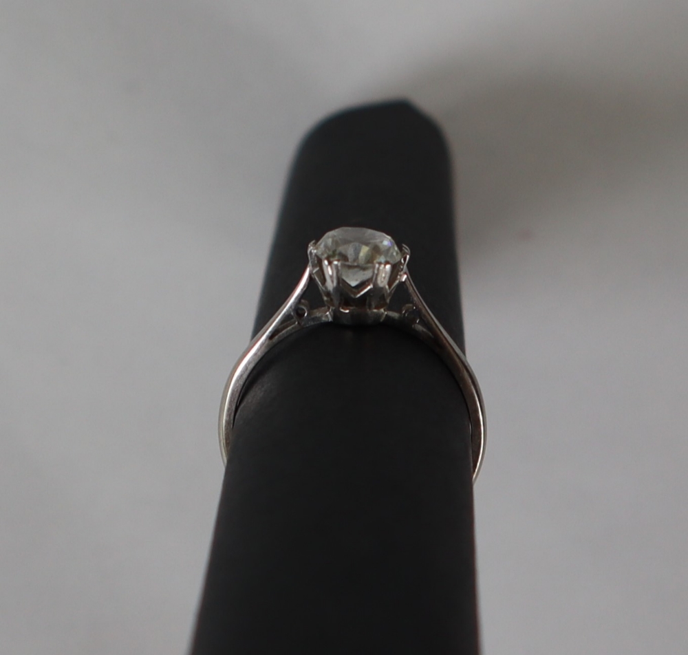A paste set ring in the form of a solitaire to a 9ct gold and platinum setting and shank, size L, - Bild 2 aus 7