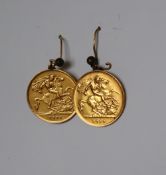 Two George V gold half sovereigns dated 1911 and 1913,