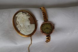 A lady's 9ct yellow gold wristwatch with a circular dial on an expanding bracelet strap,