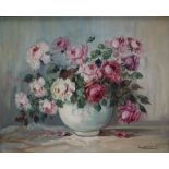 Martinil Still life stuff of a vase of roses Oil on canvas Signed 39 x 49.