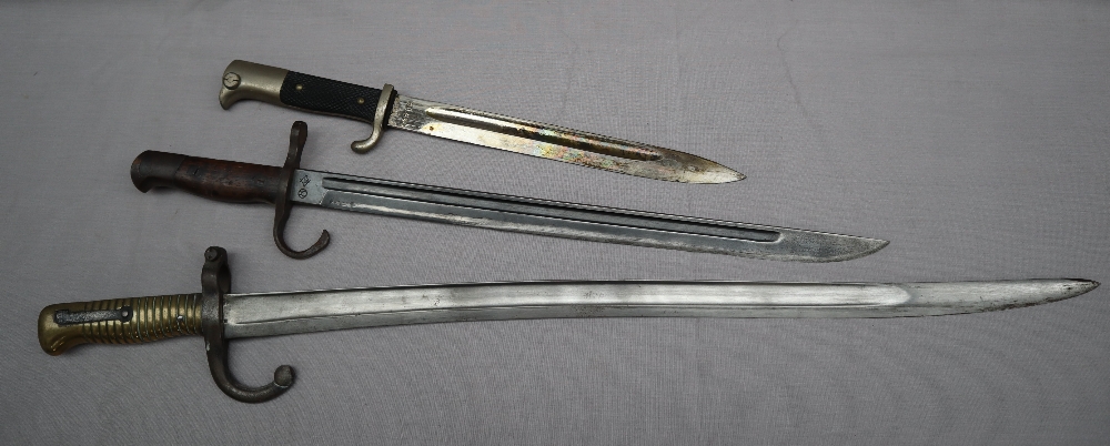 A French 1864 sabre bayonet and scabbard together with a Japanese Arisaka 1897 pattern bayonet and - Image 2 of 12