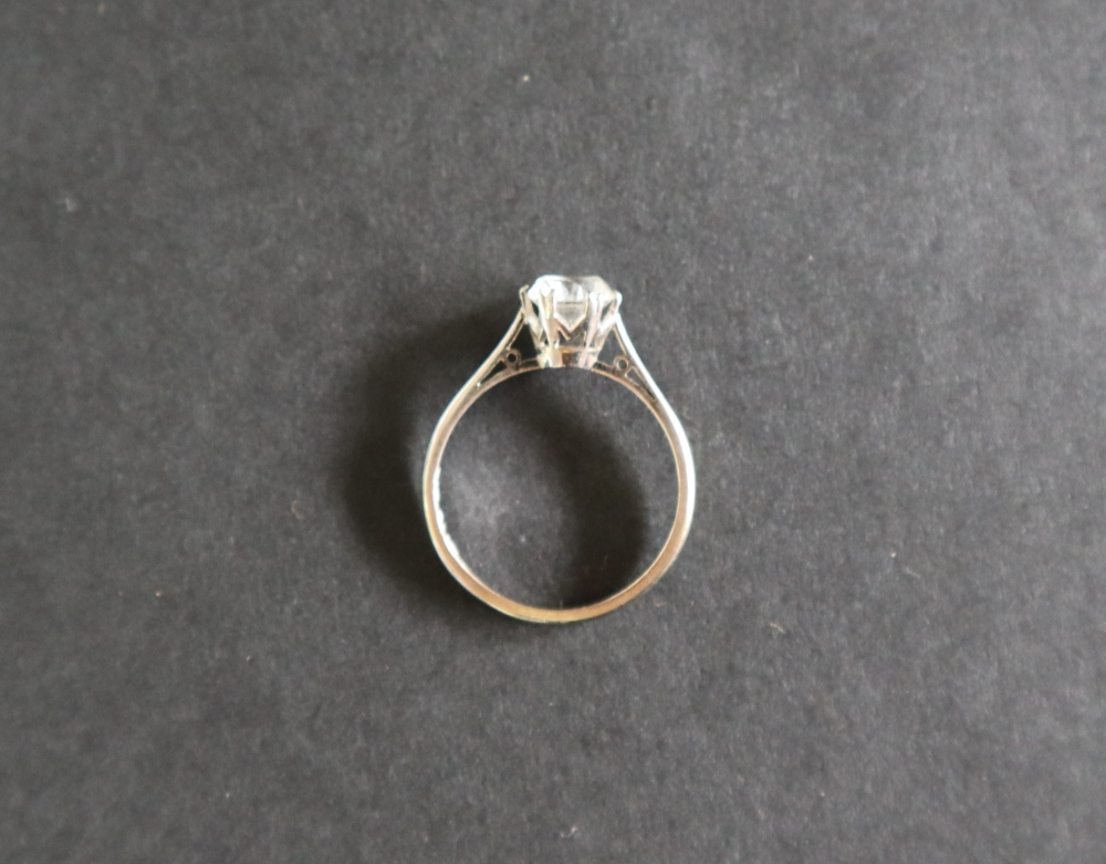 A paste set ring in the form of a solitaire to a 9ct gold and platinum setting and shank, size L, - Bild 5 aus 7