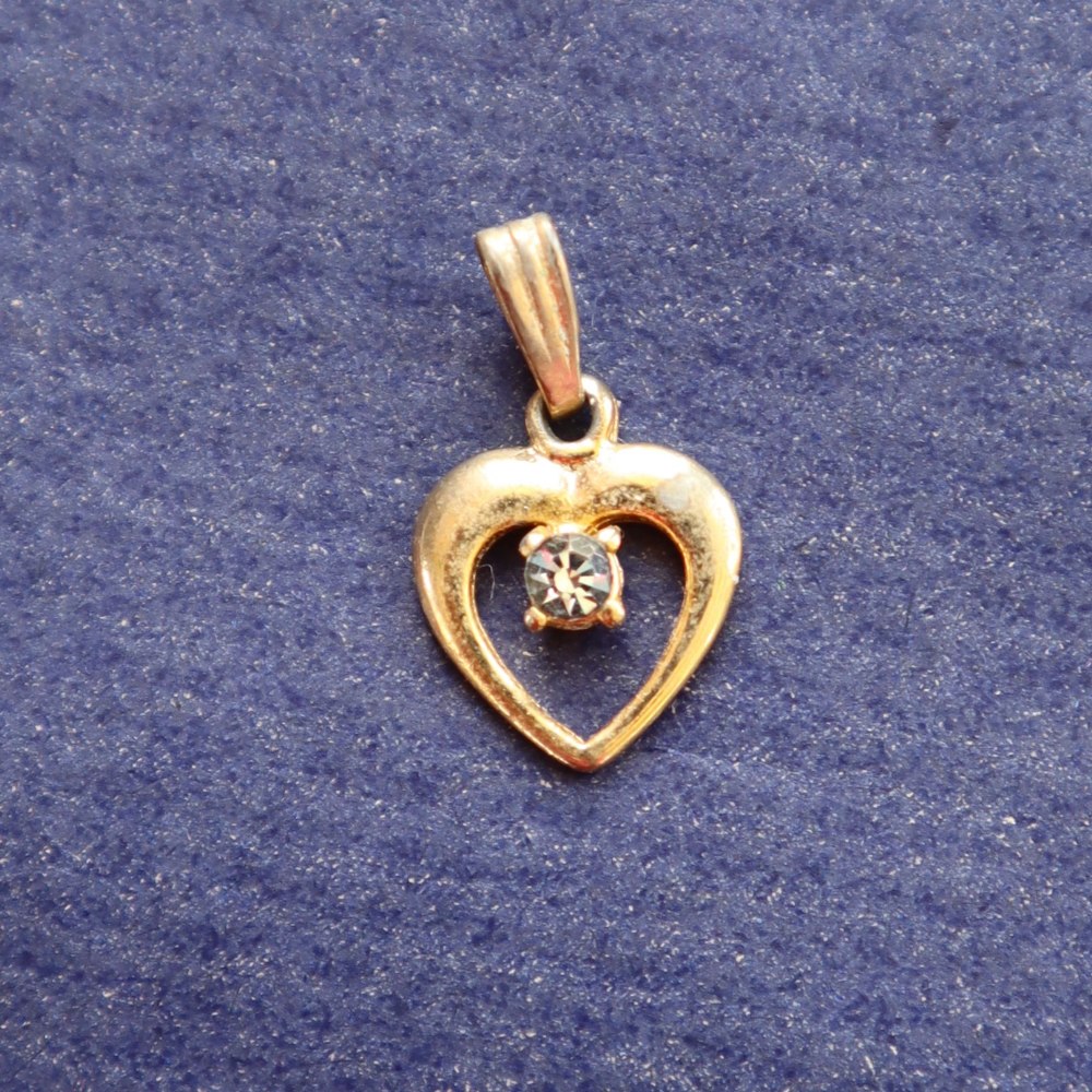 A coral necklace, comprising irregular shaped strands, - Image 4 of 8