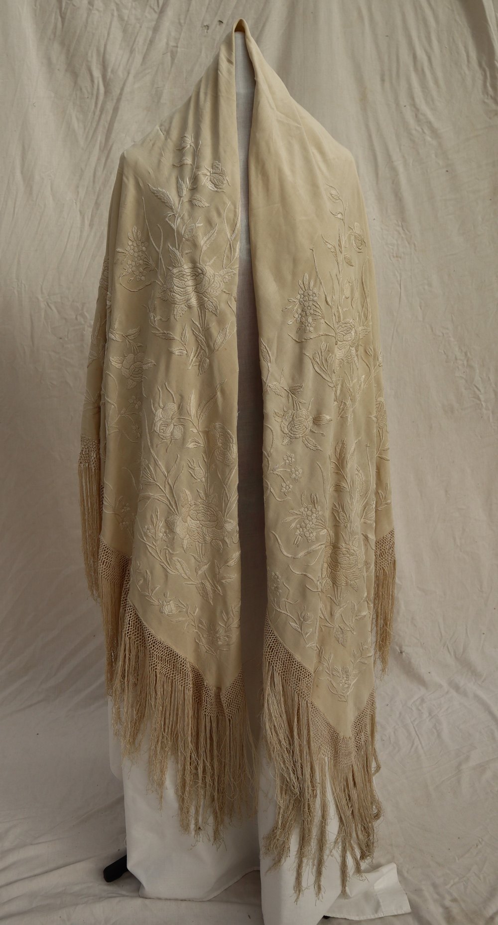 A silk piano shawl, - Image 4 of 7