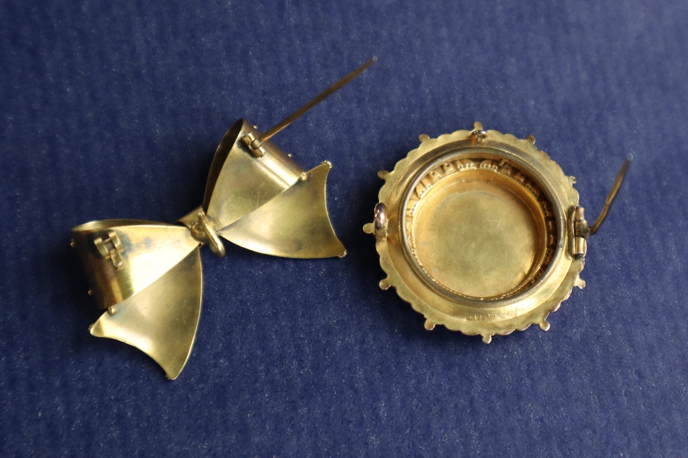 A Victorian 9ct gold brooch of circular form applied with flowers and leaves, - Image 2 of 2