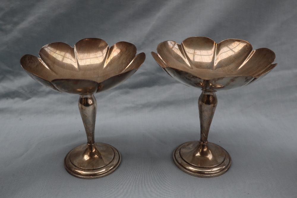 American Silver - A pair of J E Caldwell & Co Londonderry patent pedestal dishes with a lobed top, - Image 2 of 7