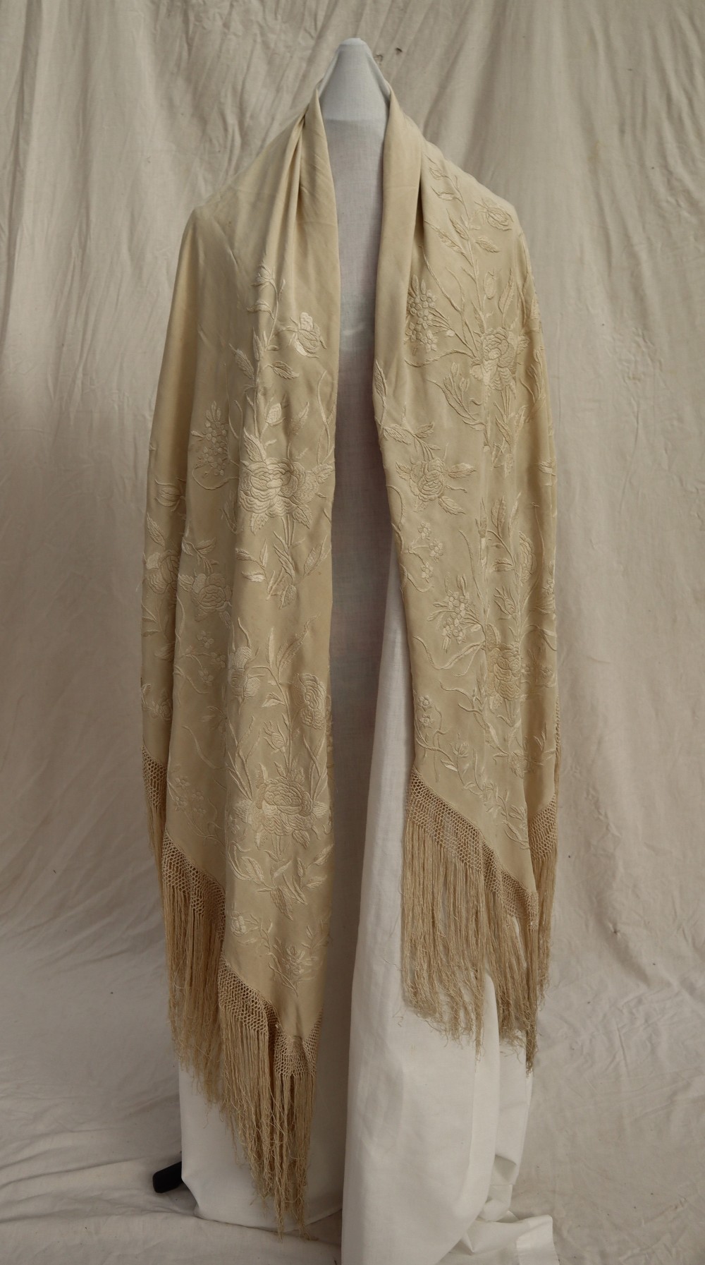 A silk piano shawl, - Image 3 of 7