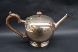 A George V silver teapot of globe form on a spreading foot, Sheffield, 1933,