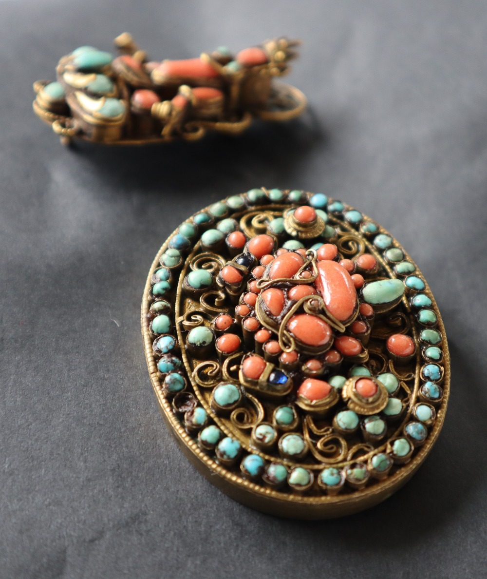 A coral and turquoise brooch of oval form to a gilt metal wirework setting, - Image 5 of 6