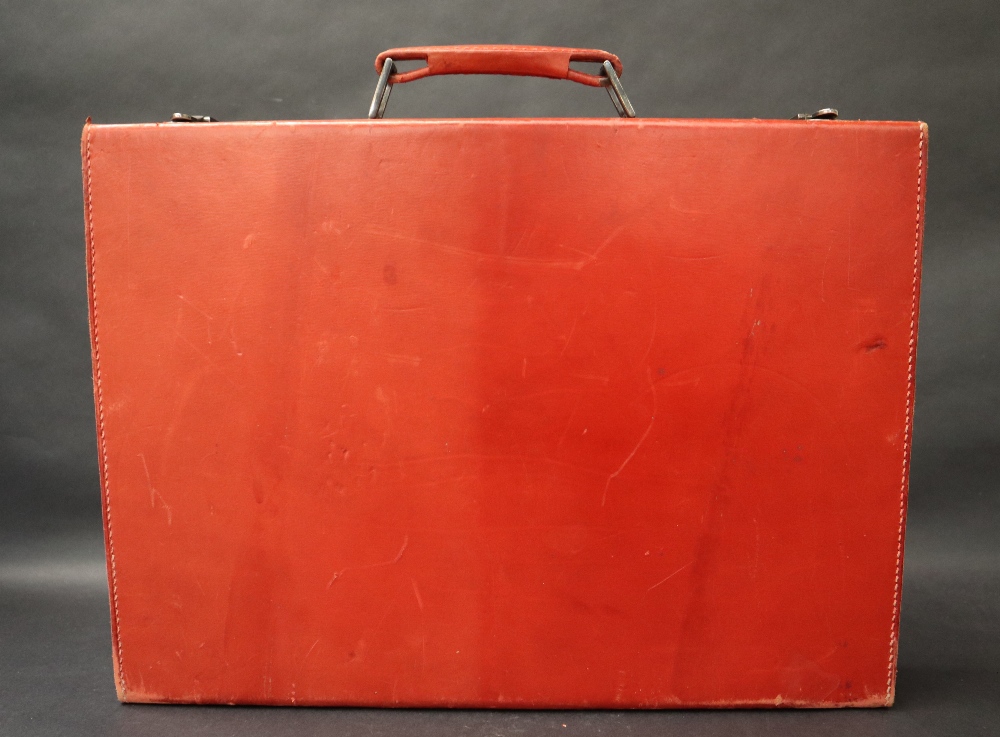 S T Dupont, a red leather travelling case fitted with two brushes, three bottles, easel mirror, - Image 16 of 20