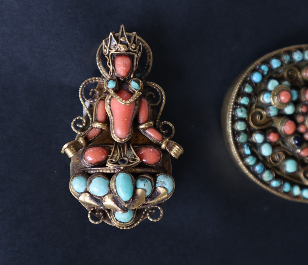 A coral and turquoise brooch of oval form to a gilt metal wirework setting, - Image 2 of 6