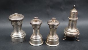 A pair of George V silver pepper mills / grinders, Sheffield, 1929, Mappin & Webb,