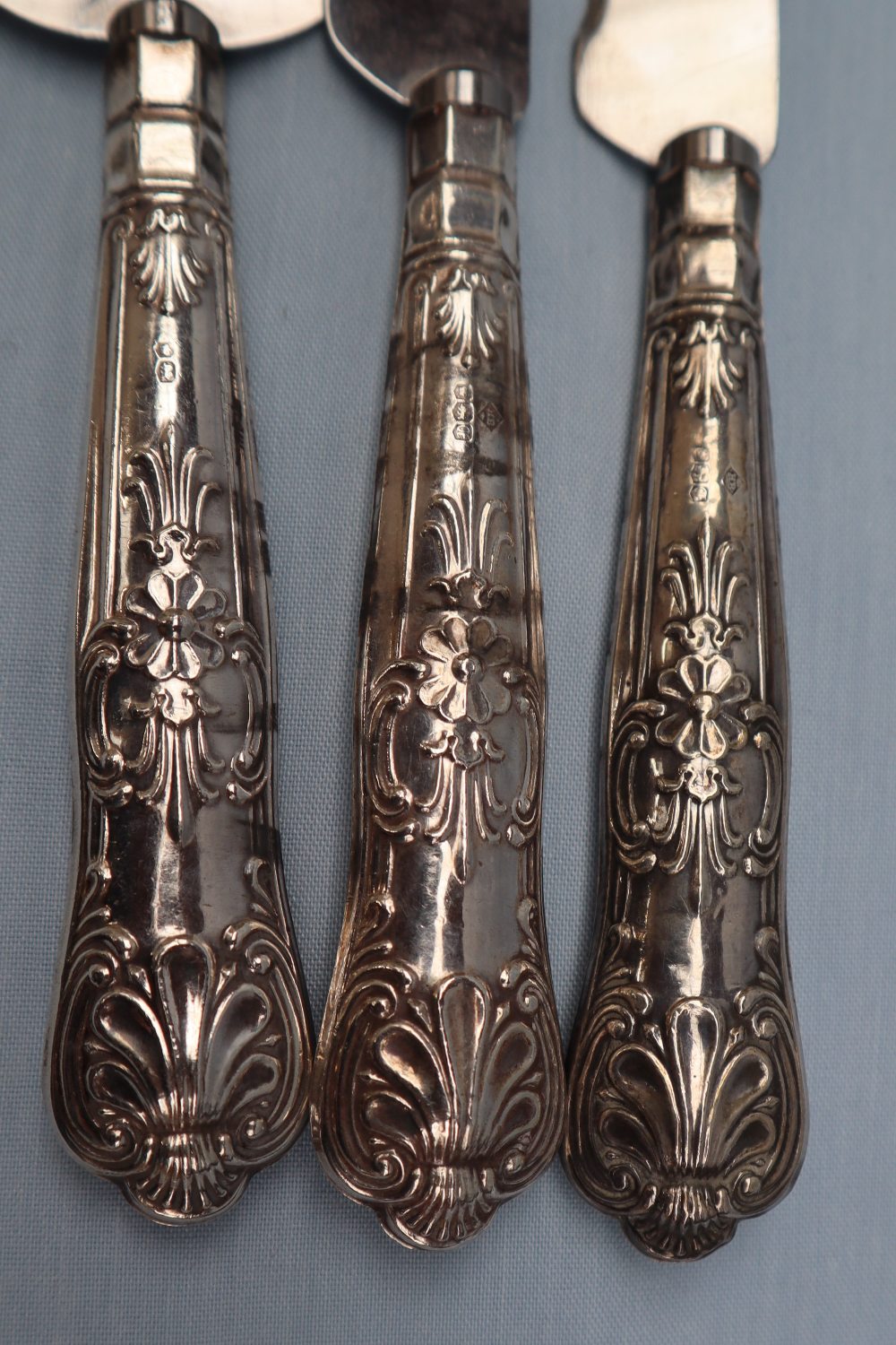 A George V silver fork and spoon set, Sheffield, 1921, - Image 6 of 6