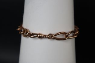 A 9ct yellow gold bracelet with twisted oval links and a Lobster clasp, 19cm long, approximately 17.