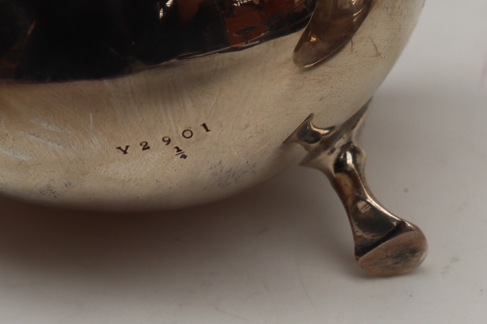 A pair of George VI silver sauce boats of usual form with ring handle and three legs with pointed - Image 4 of 4