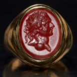 GEORGIAN 18 CT GOLD INTAGLIO CORNELIAN SEAL RING