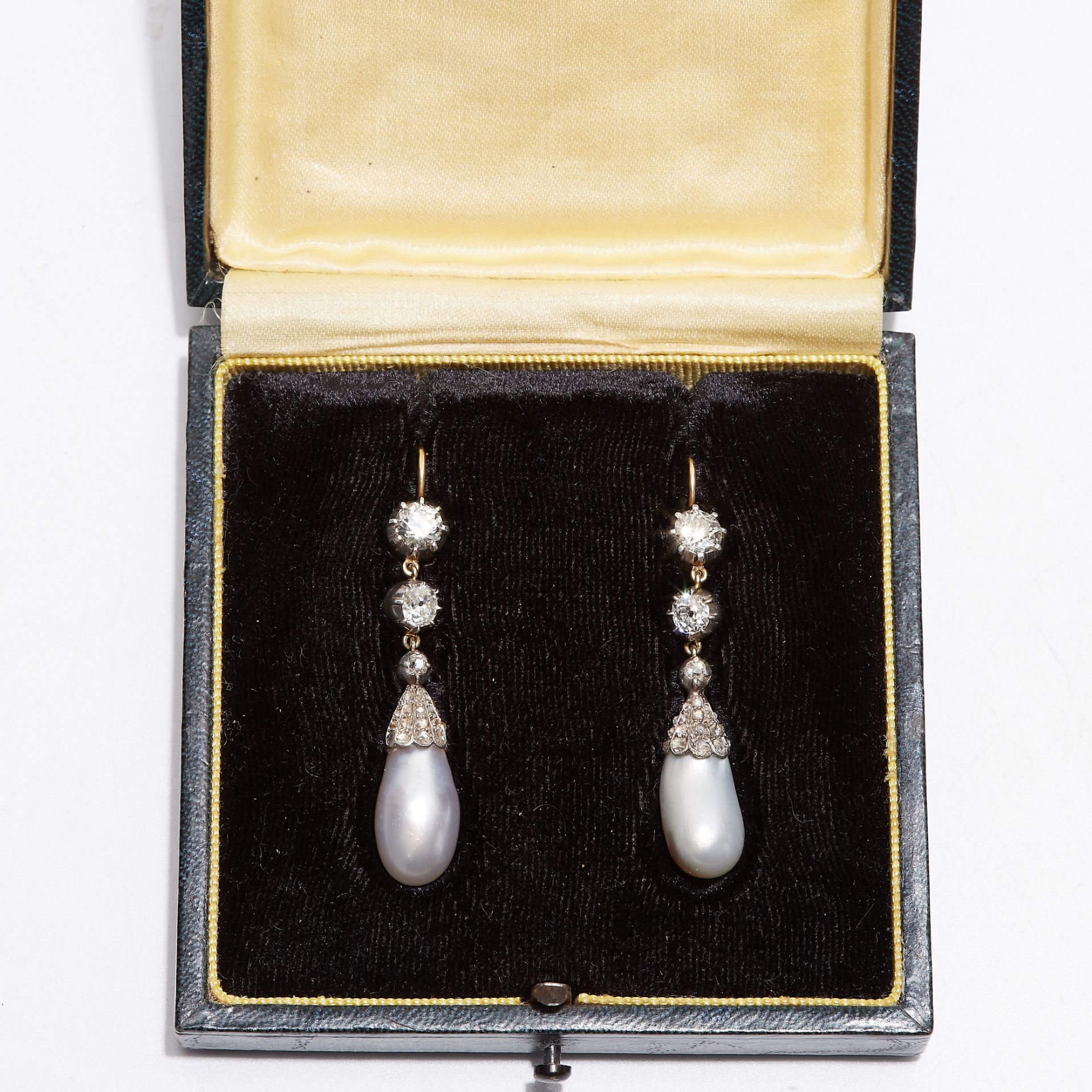 IMPORTANT PAIR OF NATURAL PEARL AND DIAMOND DROP EARRINGS - Image 2 of 3