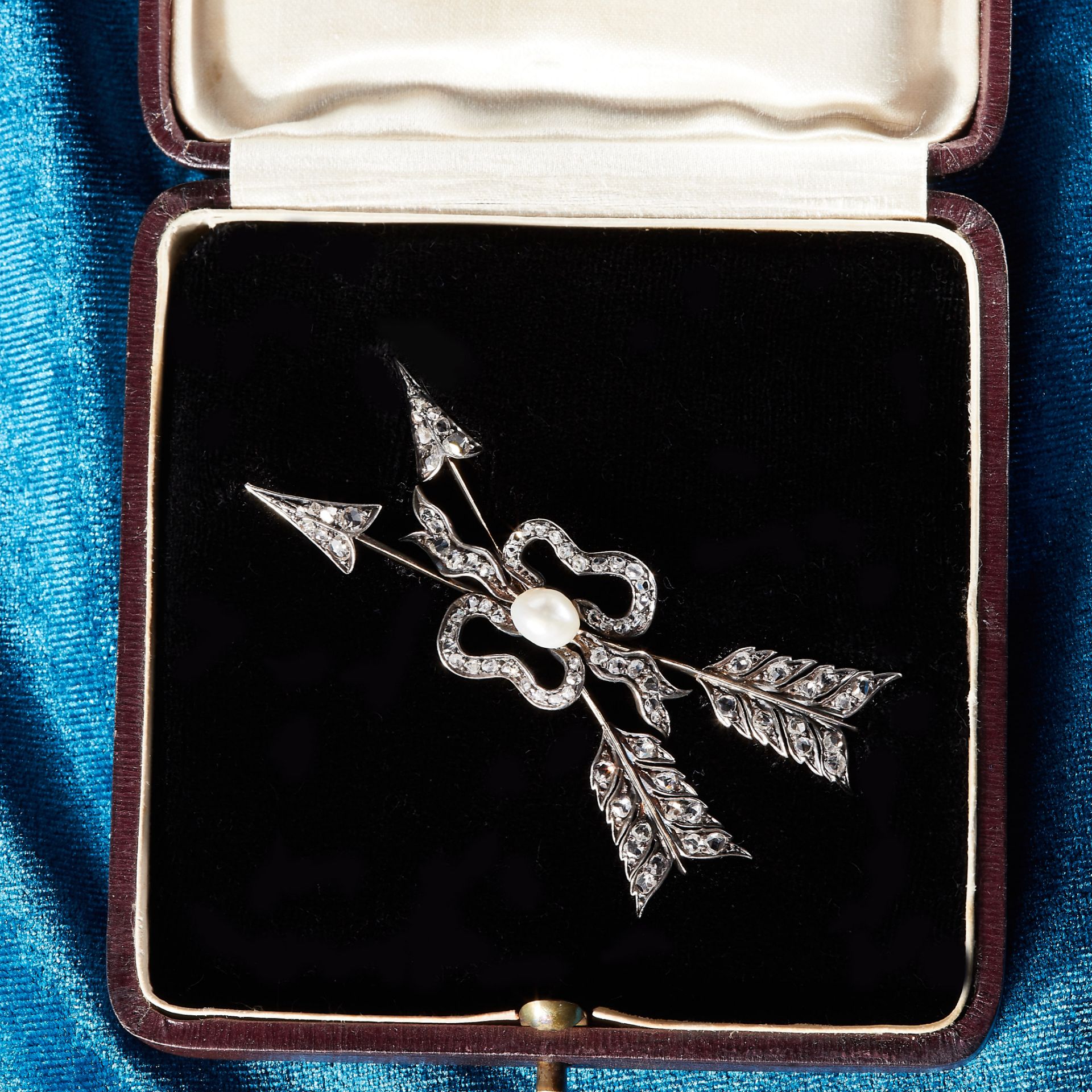 VICTORIAN CERTIFICATED NATURAL SALTWATER PEARL AND DIAMOND DOUBLE ARROW BROOCH - Image 2 of 2