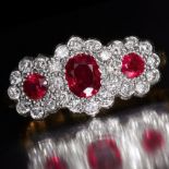 FINE RUBY THREE STONE CLUSTER RING.