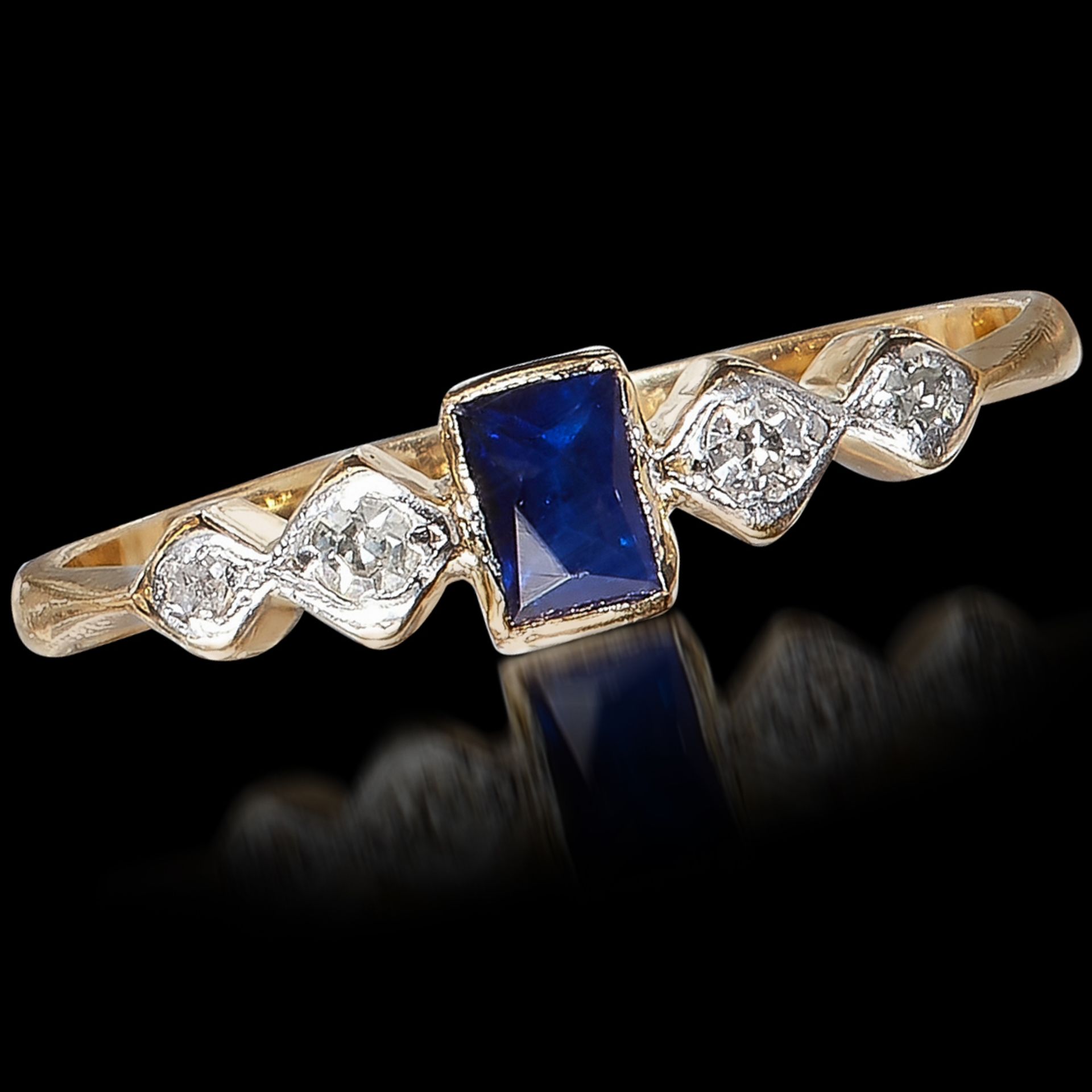 SAPPHIRE AND DIAMOND RING