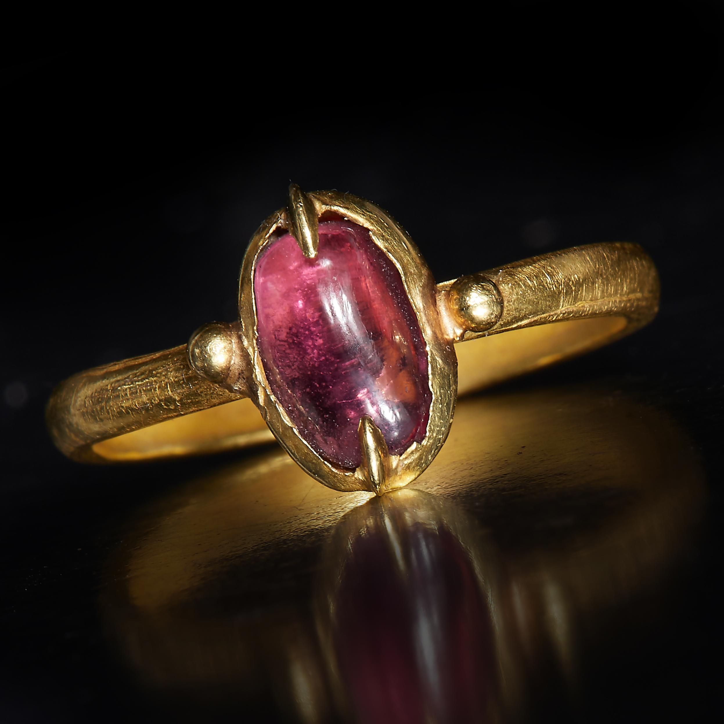 MAGNIFICENT MEDIEVAL GOLD GARNET SINGLE STONE RING