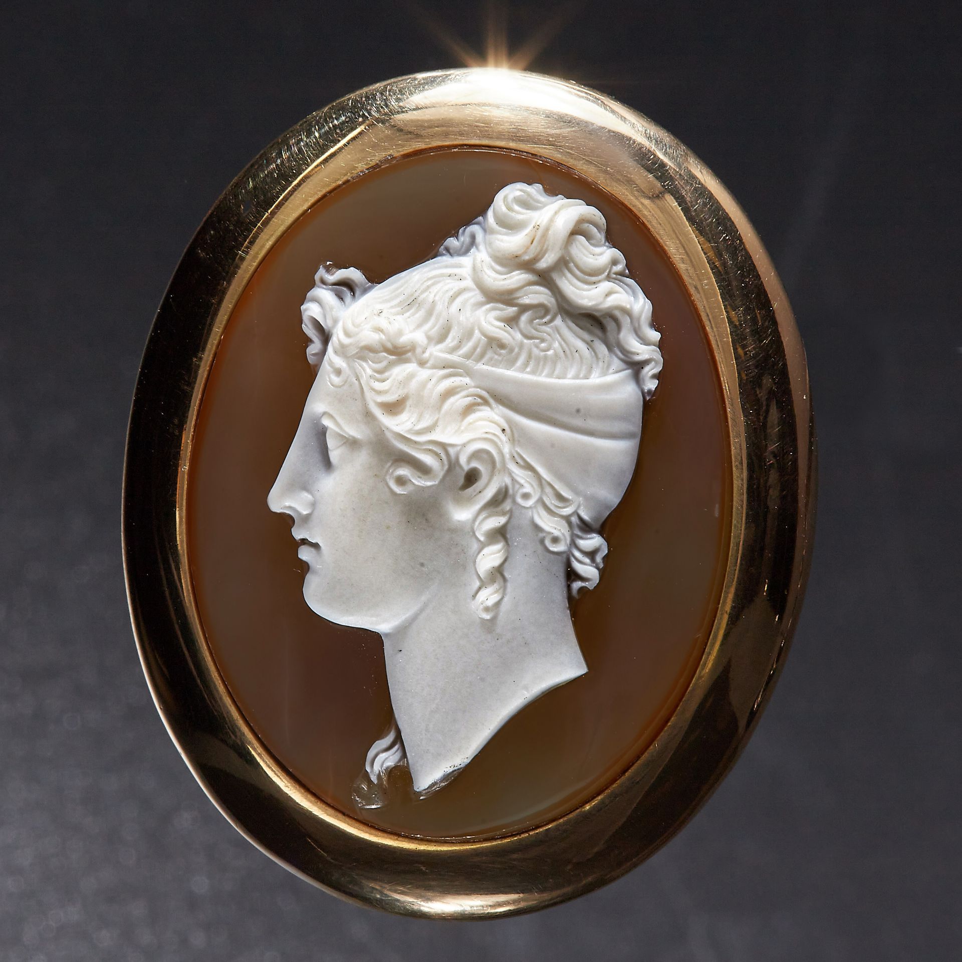 ANTIQUE CARVED HARD STONE CAMEO BROOCH