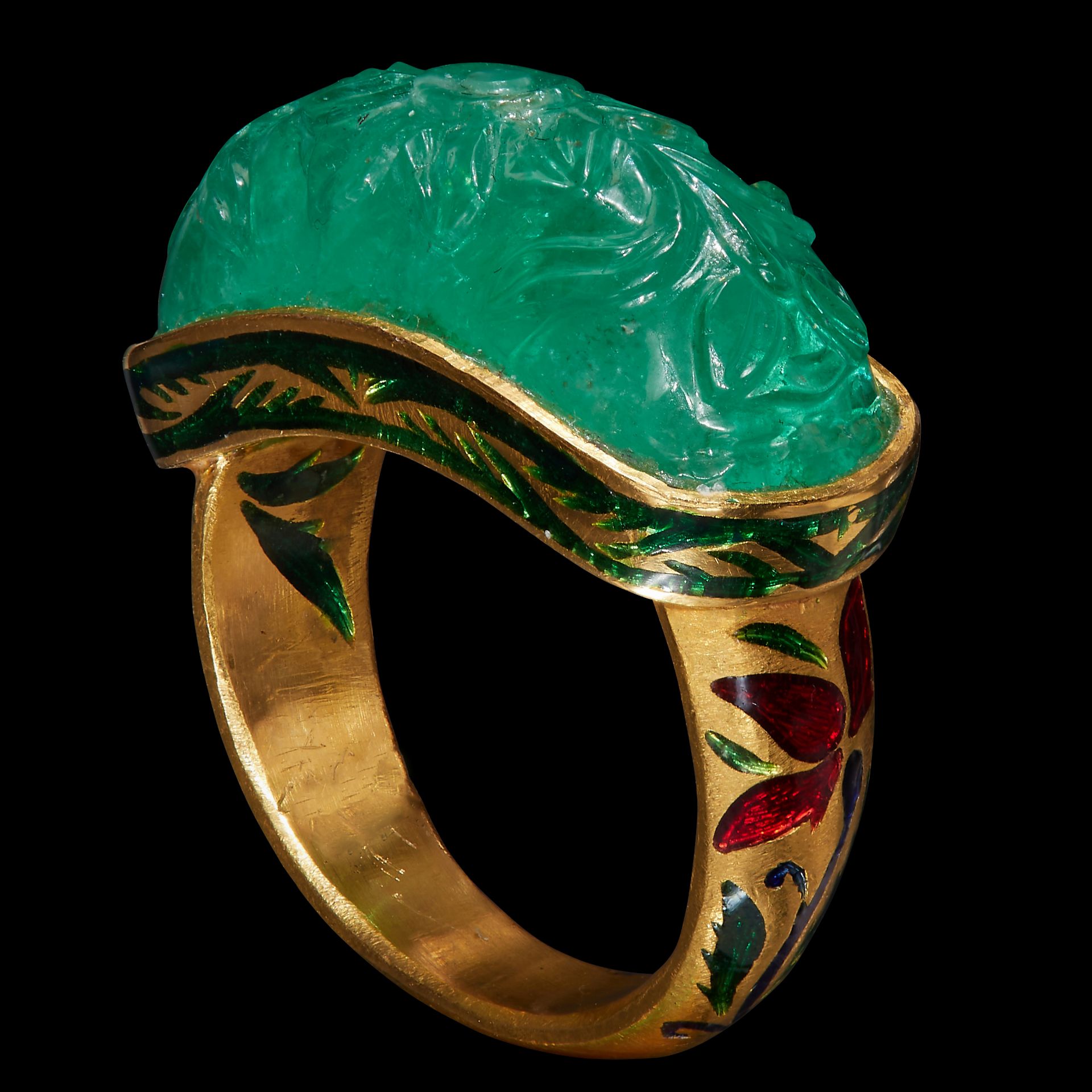 FINE CARVED EMERALD AND ENAMEL GOLD RING